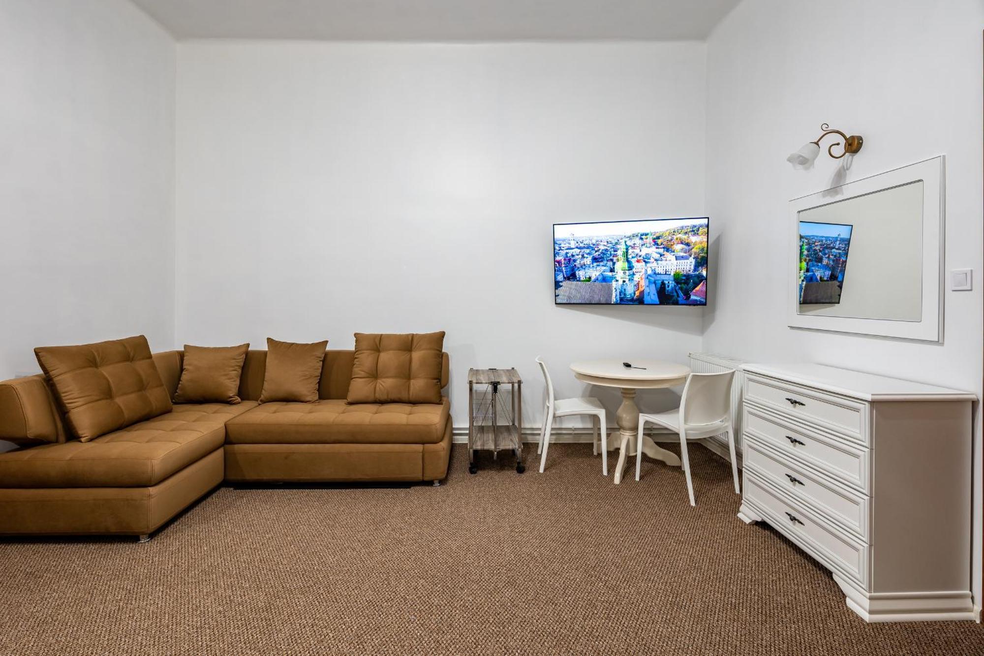 לבוב Designer Apartment! The Center! Валова 29 מראה חיצוני תמונה