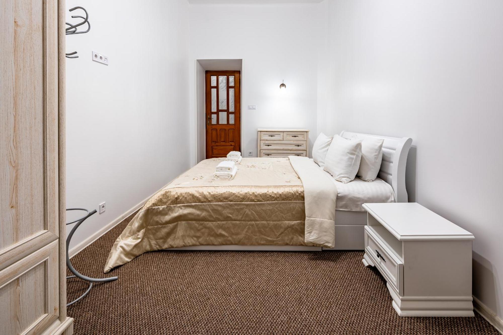 לבוב Designer Apartment! The Center! Валова 29 מראה חיצוני תמונה